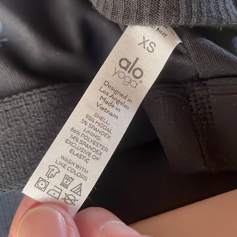 Alo Ribbed Cropped Bra Tank - Picture 4 of 4